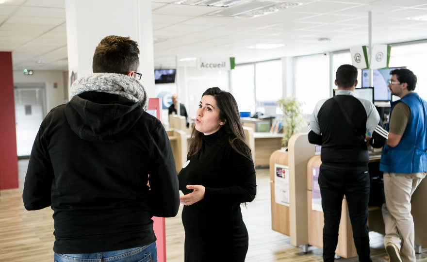 « Trop de pognon » dans les aides sociales ? La face cachée du non-recours