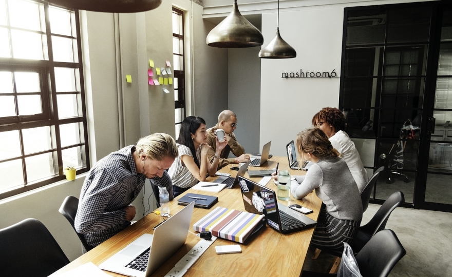 Intelligence artificielle : vers une destruction créatrice d’emplois