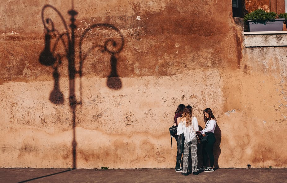 Adolescentes : être populaire sans se faire traiter de « pute » ?