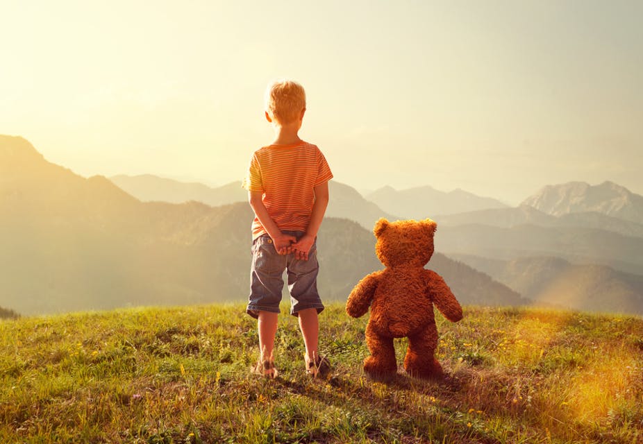 Mon enfant a un ami imaginaire : et si ça l’aidait à grandir ?