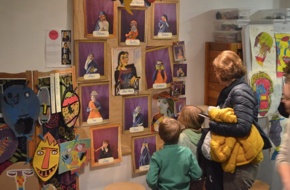 Môm’artre et la cloison de verre entre économique et social