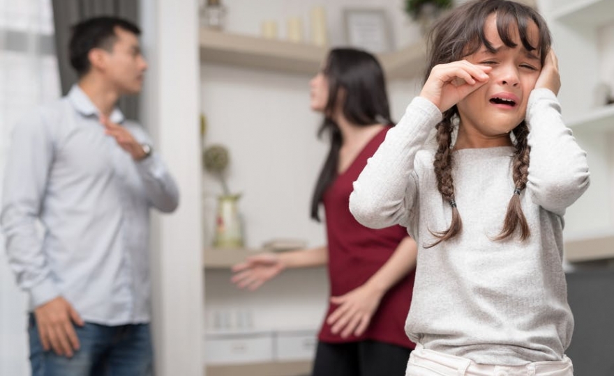 Violences conjugales : quand les enfants reproduisent les comportements