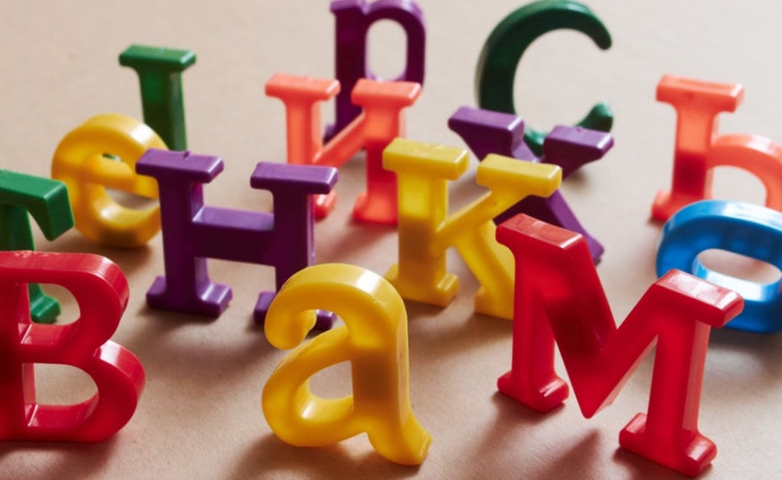 Quatre questions sur le langage des enfants autistes