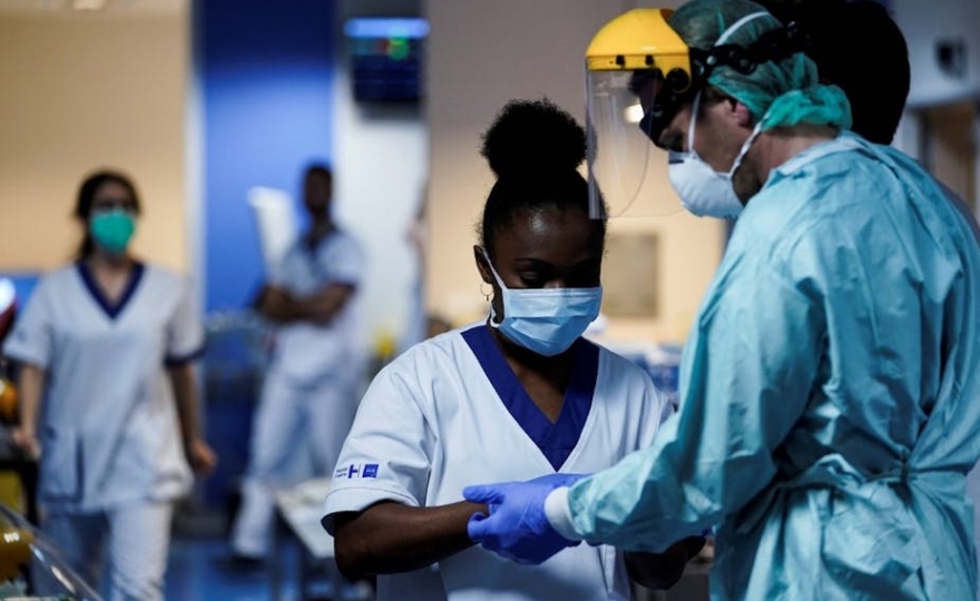 Protéger la santé mentale des soignants pour endiguer la pandémie