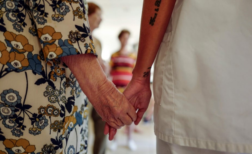 Comment certains Ehpad ont réussi à protéger leurs résidents de l’épidémie de Covid-19