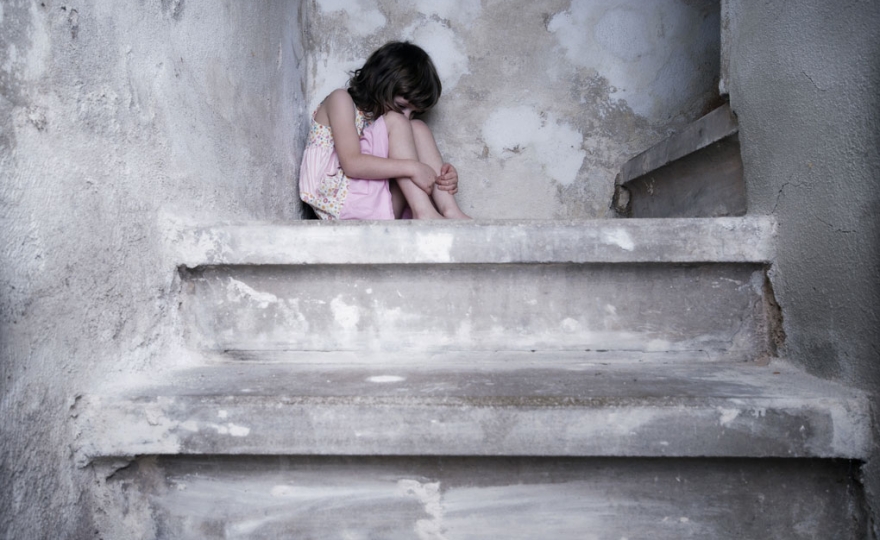 Les maltraitances de l’enfance laissent des cicatrices dans l’ADN