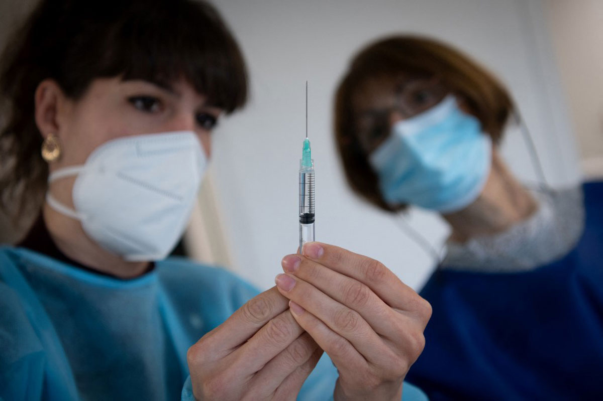 La vaccination, entre devoir démocratique et obligation légale