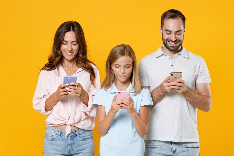 Se séparer des parents pour grandir : quelle marge pour les ados dans un monde connecté ?