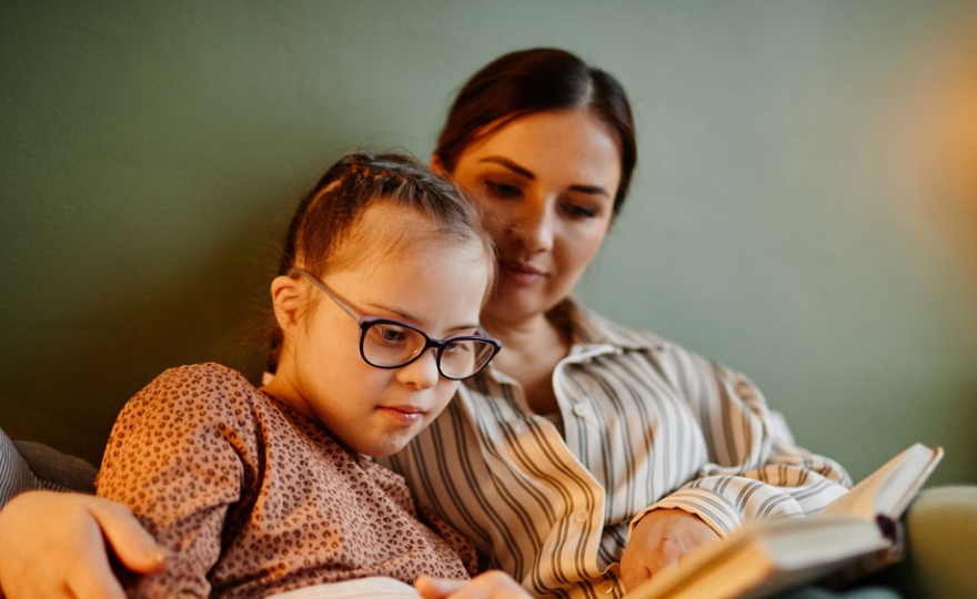 Trisomie 21 : une hormone ouvre des pistes de traitement inédites