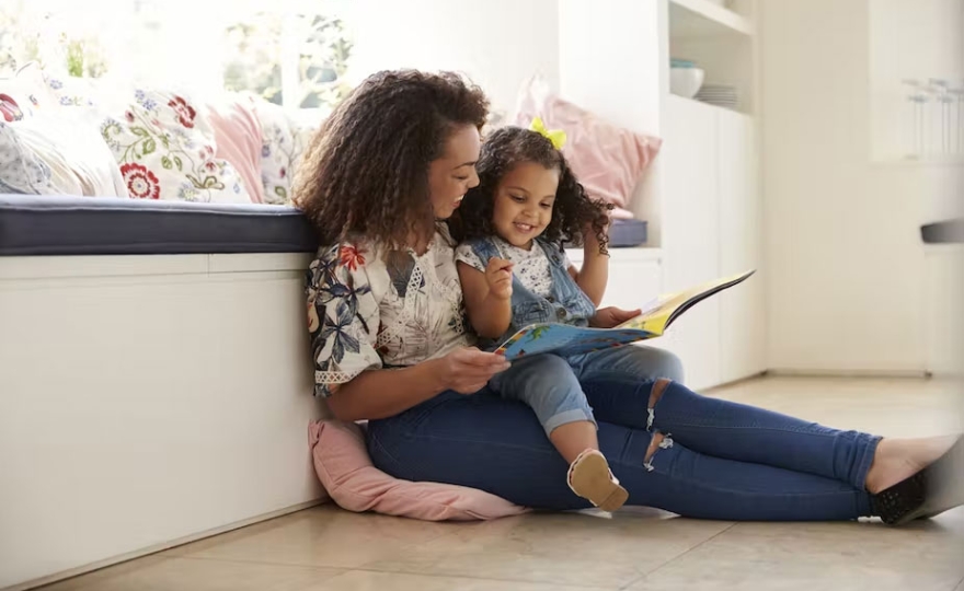 Lire des histoires aux enfants, pourquoi c’est important