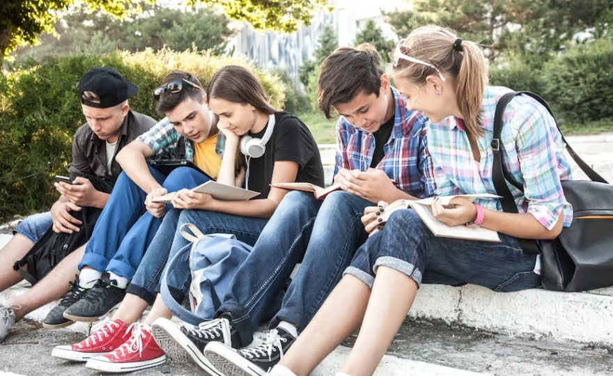 Au collège, l’origine sociale influence-t-elle les amitiés ?