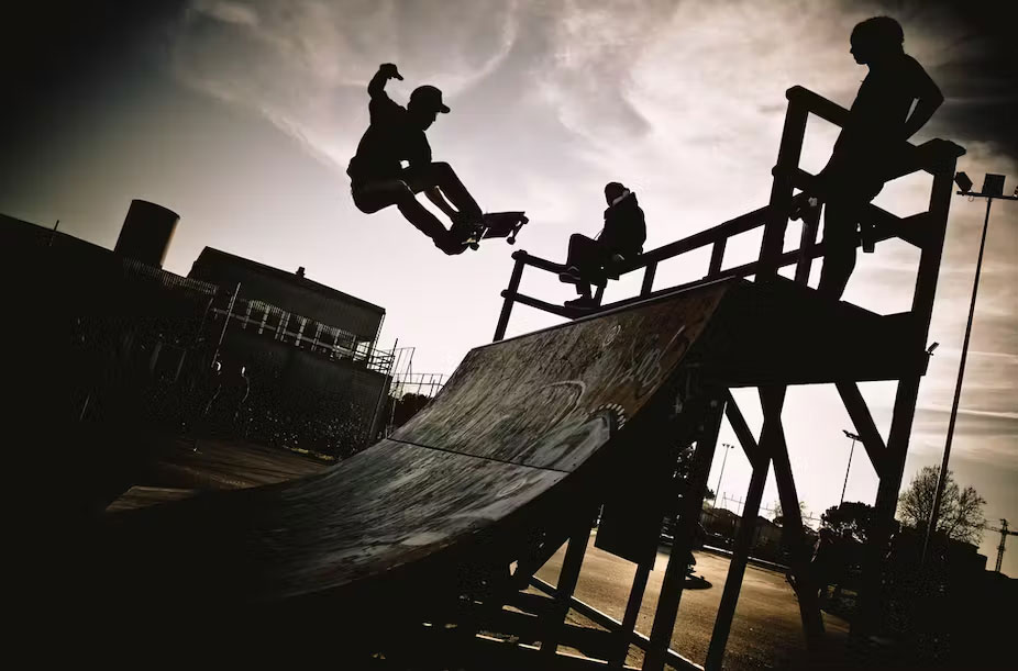 Pourquoi les sports à risque attirent-ils autant les jeunes ?