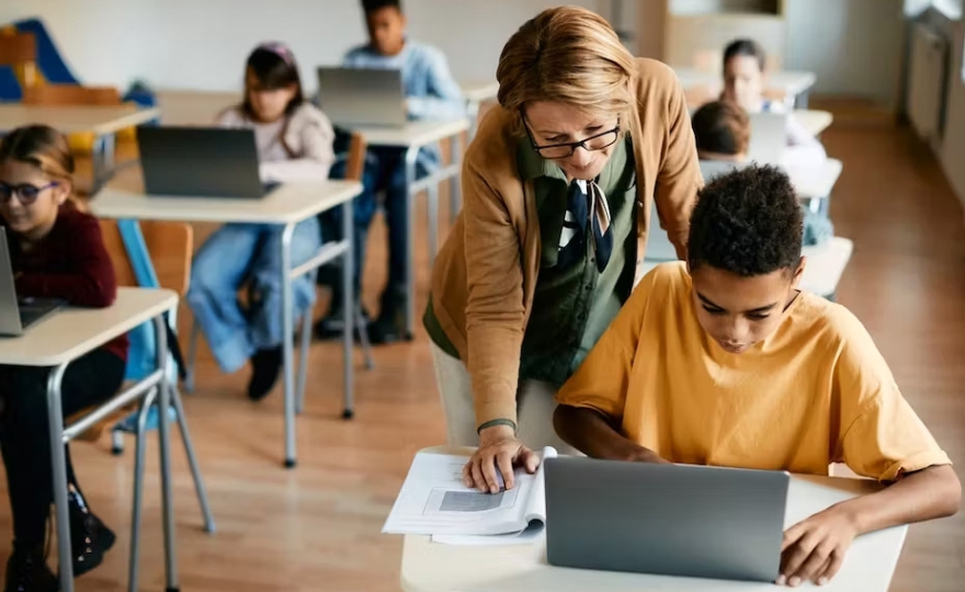 Enseigner en France, en Espagne, au Royaume-Uni : un bien-être professionnel qui se dégrade ?