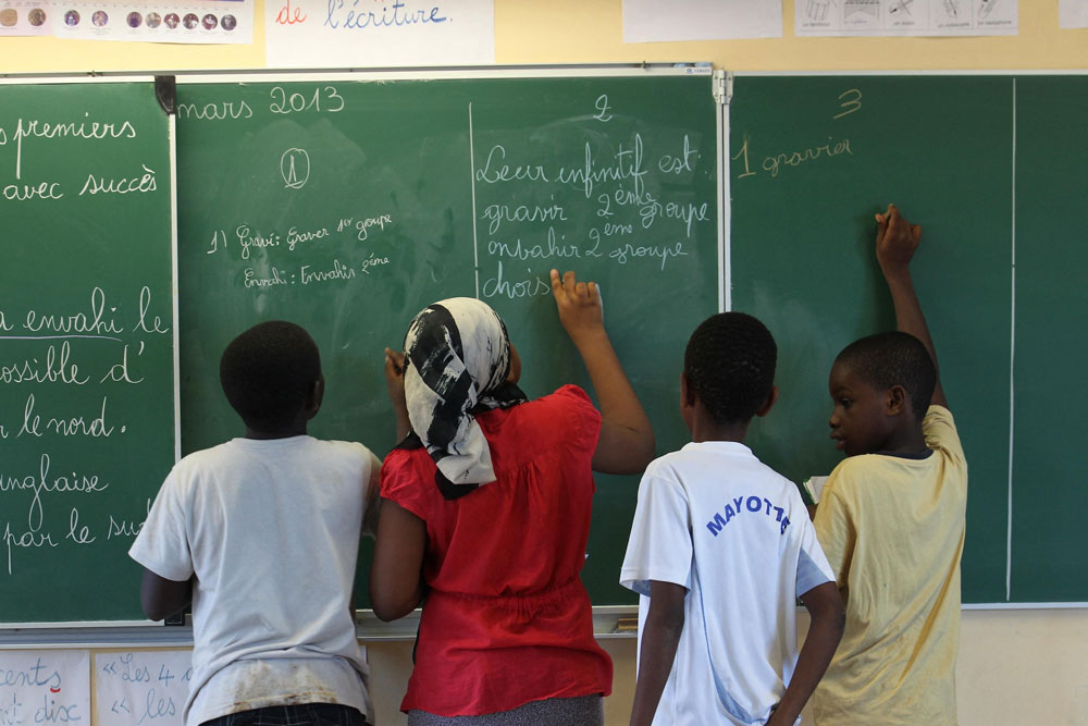 Pourquoi tant d’enfants non scolarisés à Mayotte ?