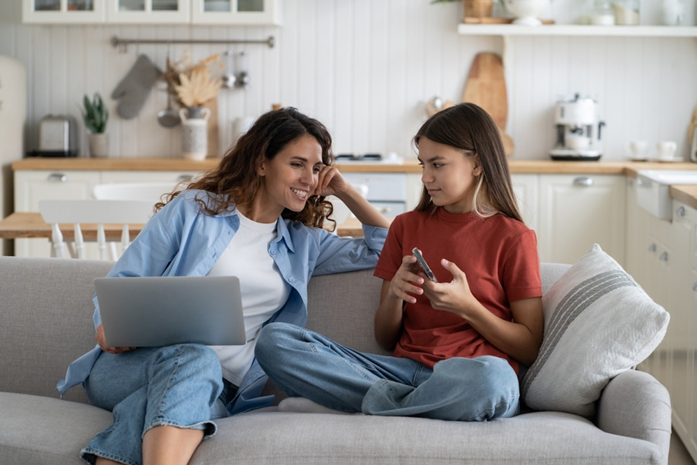 Réguler les pratiques numériques des ados : un défi pour les parents ?
