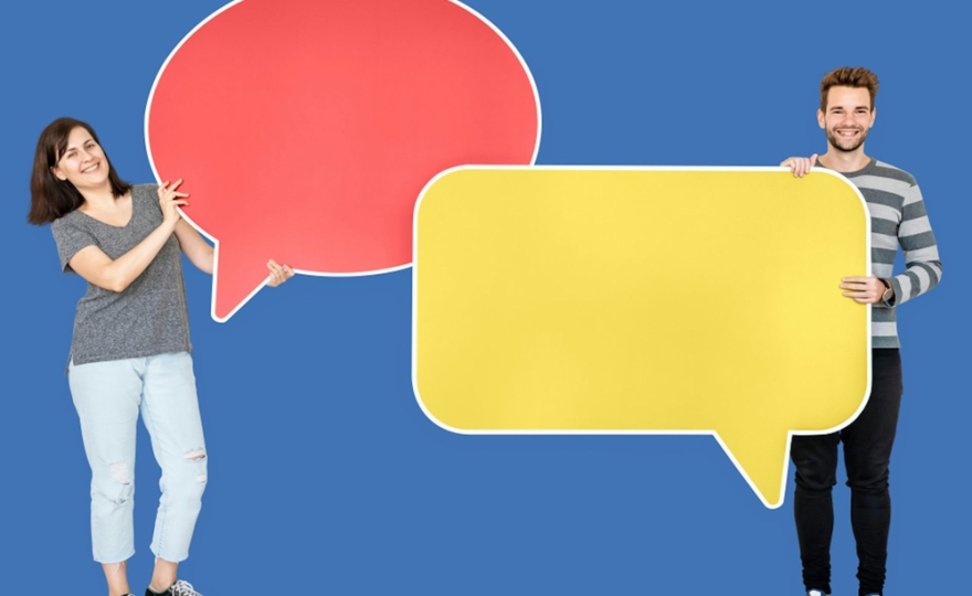 Des SMS aux réseaux sociaux, comment le numérique transforme le dialogue entre parents et enfants