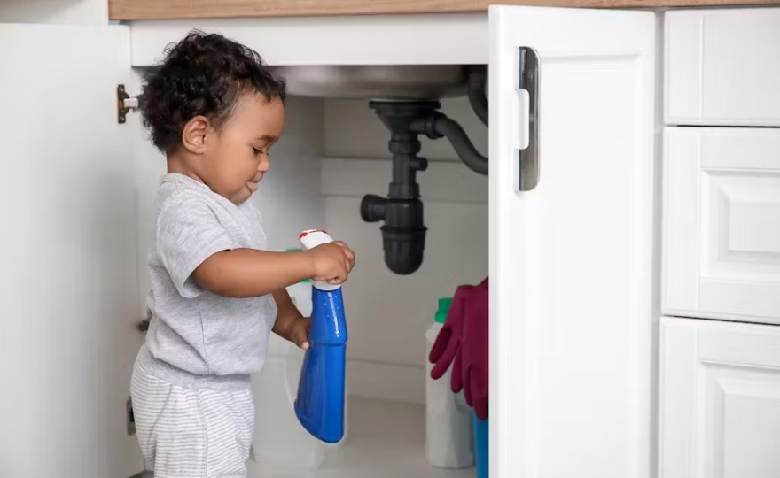 Intoxications accidentelles de l’enfant : comment les prévenir ?