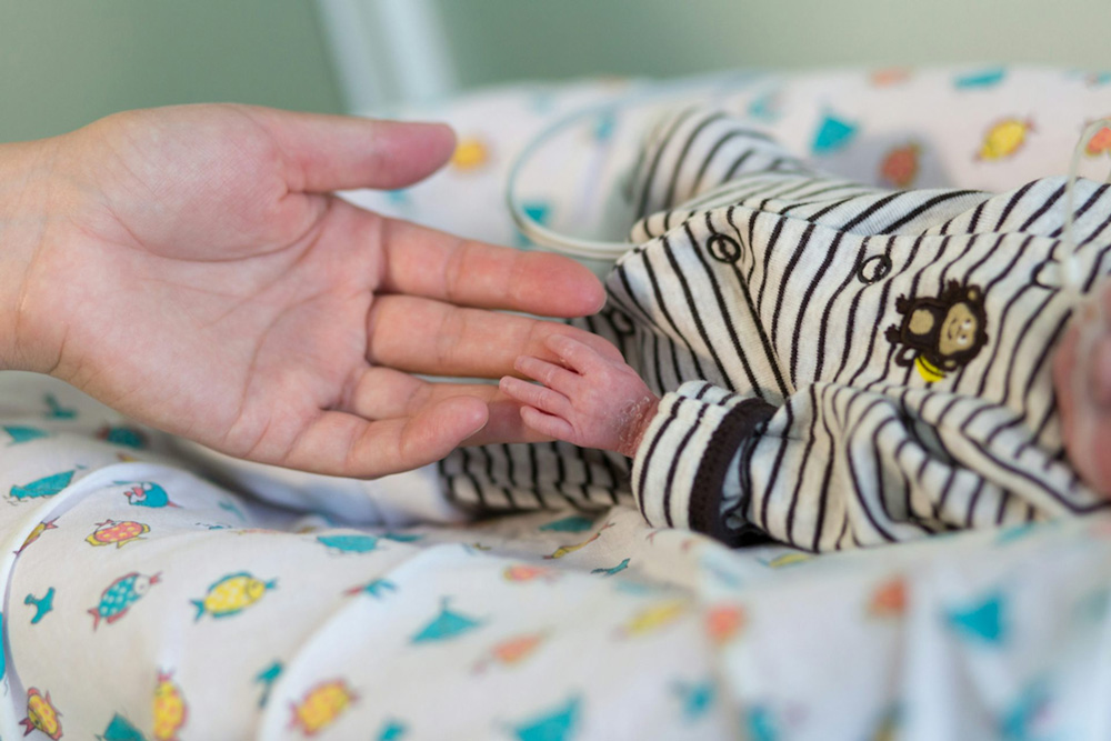 Pourquoi lire des histoires aux bébés prématurés ?