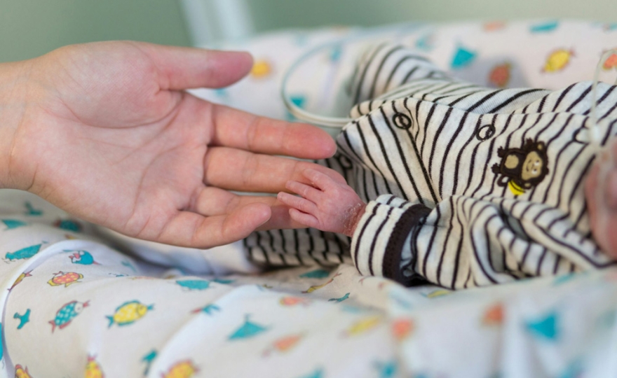 Pourquoi lire des histoires aux bébés prématurés ?