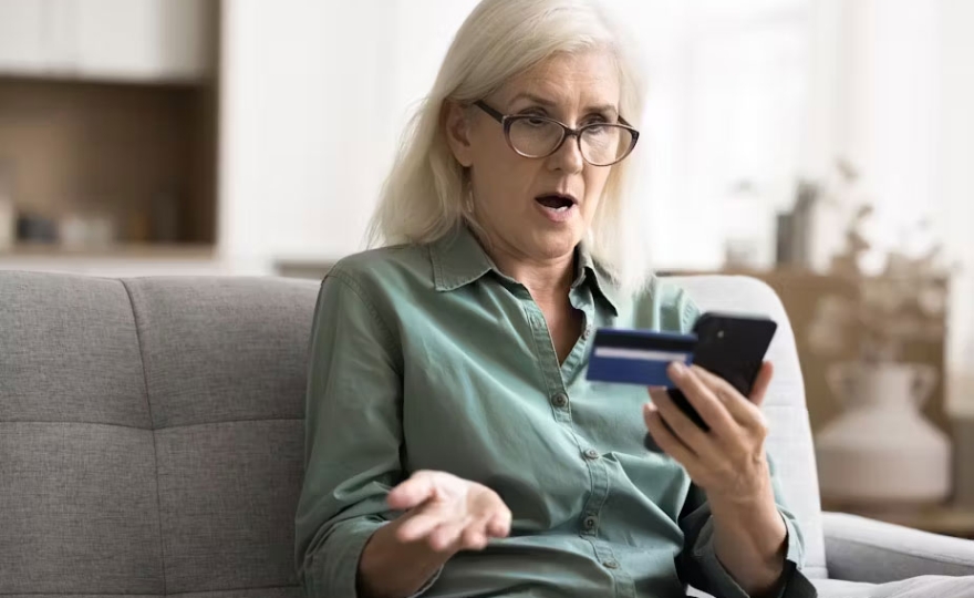 La vulnérabilité aux escroqueries, un indicateur précoce de la maladie d’Alzheimer ?