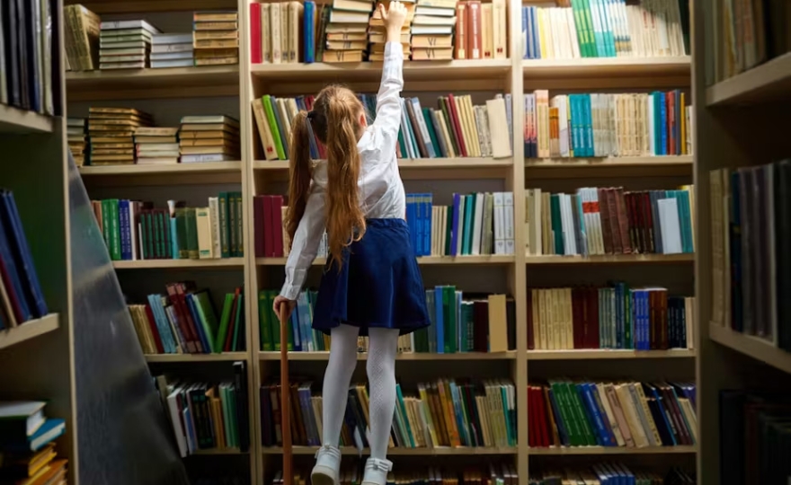 Censurer ou protéger les enfants ? Les livres de jeunesse, une « littérature sous surveillance »